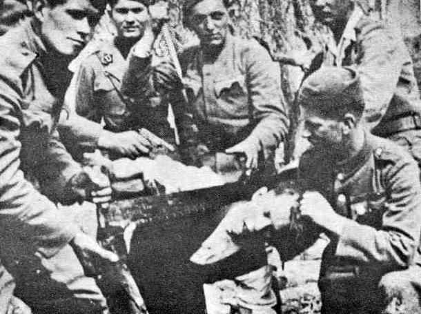 Ustaše su 1942. testerom odrezali glavu Branku Jungiću, mladiću iz sela Grabovca kod Bosanske Gradiške. Testera se čuva u banjalučkom muzeju.