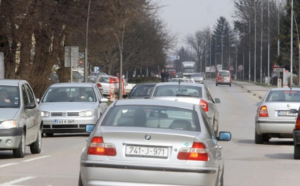 Photo of Uvezeno više od 40.000 automobila u BiH, najskuplji ferari