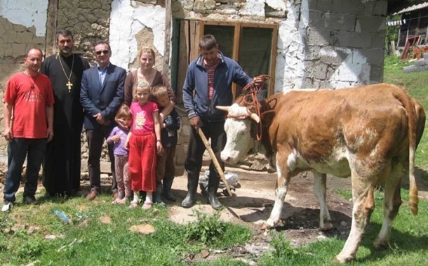 Photo of Humanost u Milićima: Srbin iz Australije donirao kravu