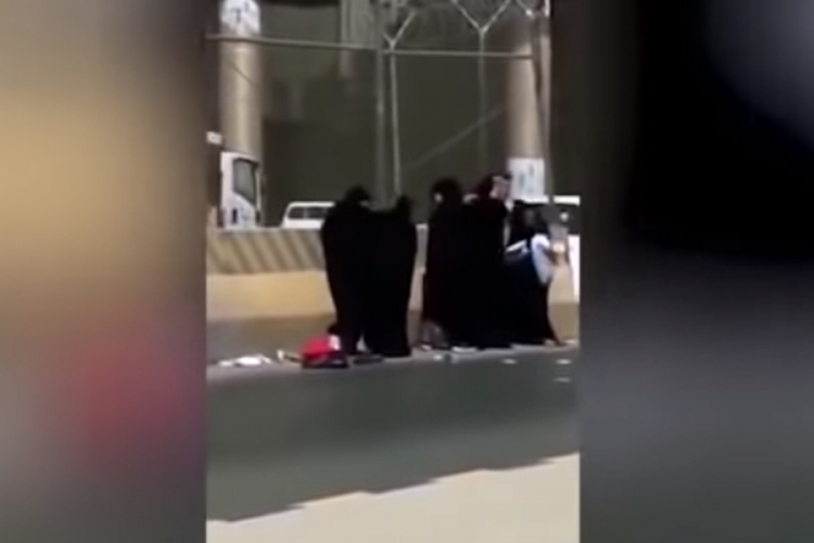 Photo of Potukle se žene u burkama, muškarci sve snimili (video)